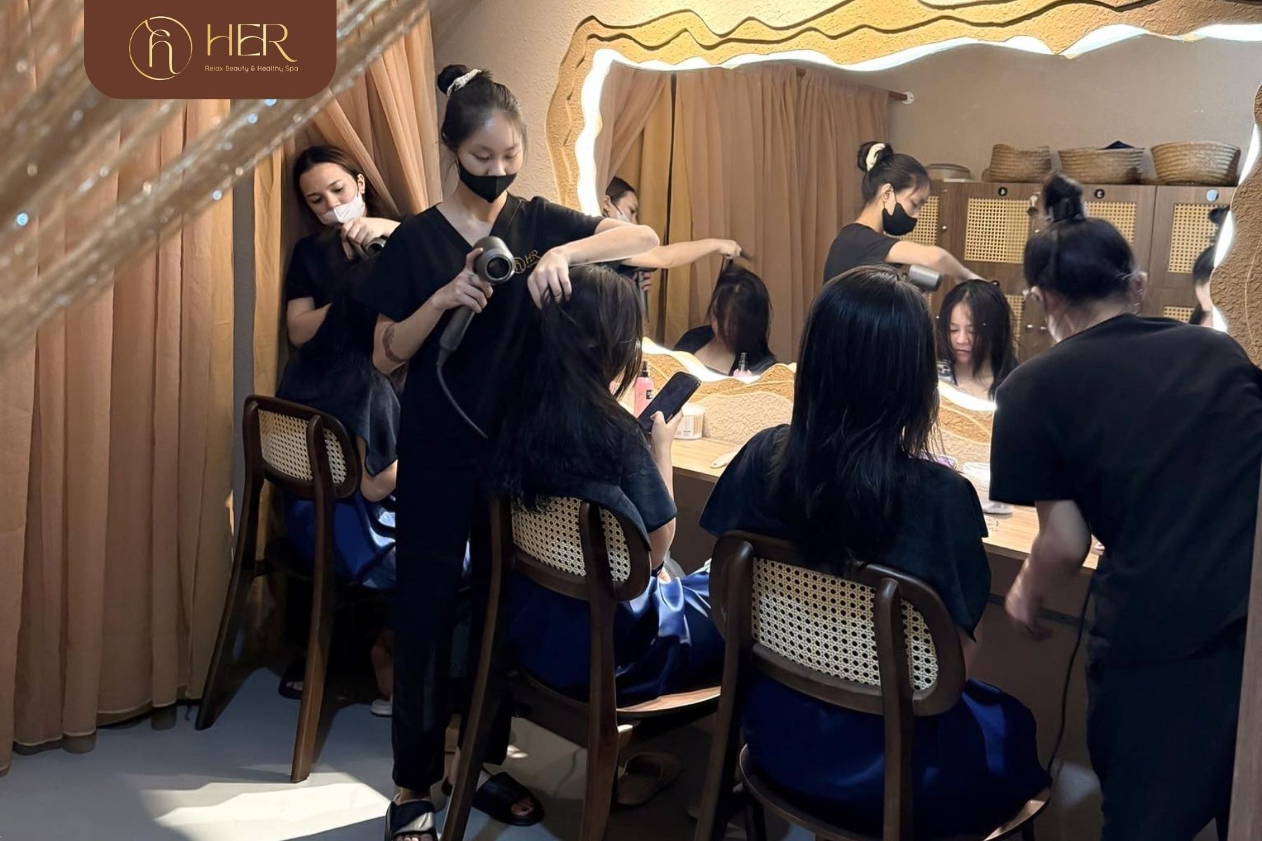 Ngải cứu ấm tại Herspa giúp mở lỗ chân lông và hỗ trợ quá trình thải độc.