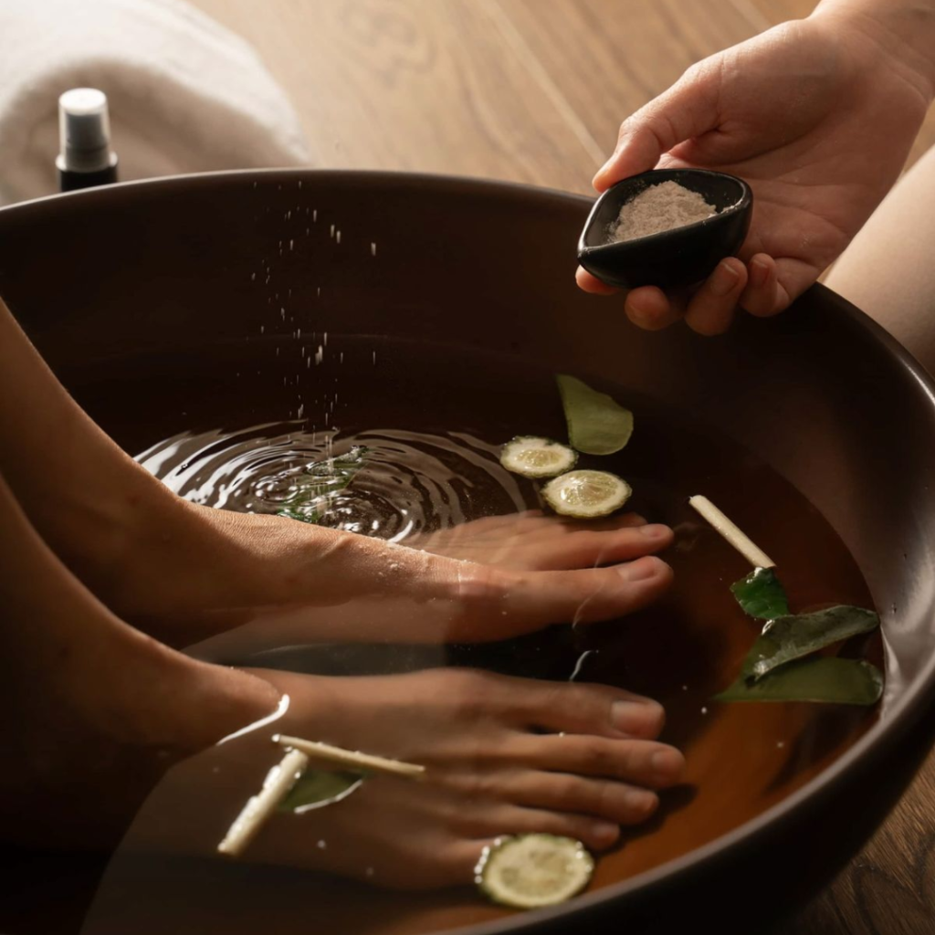 Massage trước khi ngủ giúp dễ ngủ và ngủ sâu hơn.